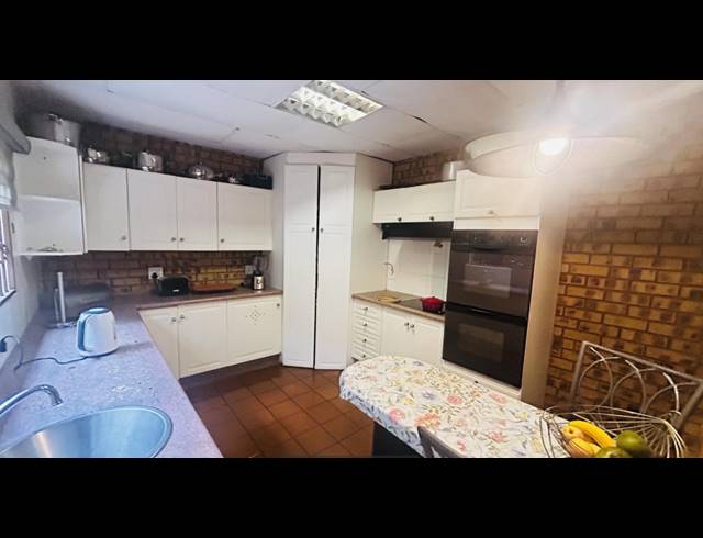 4 BEDROOM HOUSE FOR SALE IN GLENVISTA